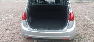 Kia Venga 1.6-Benzine Automatik Climatecontrol Keyless entry 4xelektrische ramen Elektrische-spiegels met inklap stand Stoelverwarming Lichtautomaat Privacyglas Trekhaak Parkeersensoren achter Mistlampen 16-inch Kia velgen picture 16