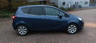 Opel Meriva 1.4-Turbo 140pk Automatik Innovation uitvoering Navi Climatecontrol CruiseControl Stoelverwarming stuurwiel met verwarming trekhaak Achteruitrijcamera privacy glas Mistlampen Led-Dagrijverlichting picture 3