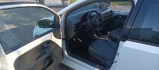 Volkswagen  Bj: 12-2013 1.0-Mpi Move Airconditioning stoelverwarming Elektrische ramen Leder stoelen picture 11