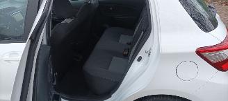 Toyota Yaris Facelift model Edition 1.5VVTI-E Airconditioning stoelverwarming Multicolor Display Met Navi voorbereiding Achteruitrijcamera Regensensor Licht assistent Drivelane assistent Leren multi stuurwiel Mistlampen 15-inch Toyota velgen picture 27