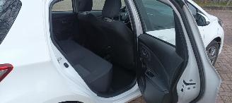 Toyota Yaris Facelift model Edition 1.5VVTI-E Airconditioning stoelverwarming Multicolor Display Met Navi voorbereiding Achteruitrijcamera Regensensor Licht assistent Drivelane assistent Leren multi stuurwiel Mistlampen 15-inch Toyota velgen picture 28