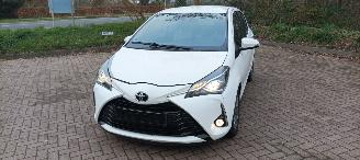 Toyota Yaris Facelift model Edition 1.5VVTI-E Airconditioning stoelverwarming Multicolor Display Met Navi voorbereiding Achteruitrijcamera Regensensor Licht assistent Drivelane assistent Leren multi stuurwiel Mistlampen 15-inch Toyota velgen picture 13