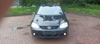 Volkswagen Golf Bj:12-2006 Tour Edition 1.4-16v 80pk Climatecontrol CruiseControl Leren-Stuurwiel armsteun elek-ramen elektrische Spiegel met verwarming Centrale vergrendeling met afstandsbediening mistlampen Parkeersensoren achter Trekhaak metallic lak 2006/12