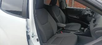 Toyota Yaris Bj:11-2024 Black& White Edition 1.5-Hybrid Climatecontrol CruiseControl Stoelverwarming Lichtautomaat Privacyglas Full-Led koplampen Apple Car Android Systeem Inductie laadstation Stuurwiel met verwarming Achteruitrijcamera 4xelek ramen picture 26