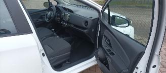 Toyota Yaris Bj:10-2017 Facelift 1.5-Benzine 111pk Touchscreen met Camera Lichtautomaat Drivelane assistent Leren multi stuurwiel Stoelverwarming picture 20