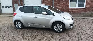 Kia Venga Bj:08-2013 1.6 Benzine Automaat Climatecontrol 4xElek ramen Elektrische-spiegels met verwarming Stoelverwarming Lichtautomaat Privacyglas armsteun voor en achter Keyless entry Parkeersensoren achter Trekhaak Mistlampen picture 2