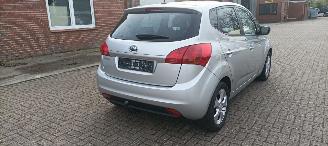 Kia Venga Bj:08-2013 1.6 Benzine Automaat Climatecontrol 4xElek ramen Elektrische-spiegels met verwarming Stoelverwarming Lichtautomaat Privacyglas armsteun voor en achter Keyless entry Parkeersensoren achter Trekhaak Mistlampen picture 4