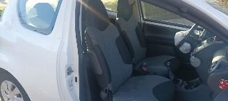 Toyota Aygo Bj:09-2013 Comfort 1.0-VVT-i Navigatie Led verlichting Elektrische ramen Elektrische-spiegels centrale deurvergrendeling met afstandsbediening abs esp getinte ruiten picture 14