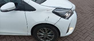 Toyota Yaris Facelift 10-2017 49000km 1.5-Dual VVT-I 112pk 6-bak Airconditioning Navigatie voorbereiding Multi color Display Achteruitrijcamera Lichtautomaat Stoelverwarming stuurwiel met radio Bediening elektrische ramen Elektrische-spiegels met verwarming Centrale v picture 14