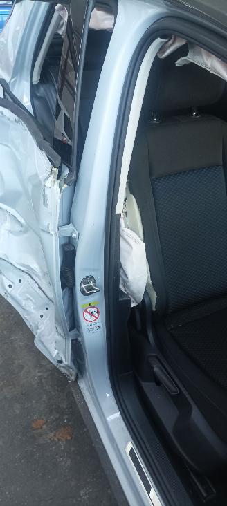 Volkswagen T-Roc Bj:04-2021  1.5-TSI United uitvoering met R-line Full-Led koplampen Led achterlichten Navigatie Stoelverwarming CruiseControl Led binnenkant Metallic lak picture 17