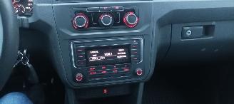 Volkswagen Caddy 2.0 TDI DPF Airconditioning Elektrische ramen Elektrische-spiegels met verwarming Achteruitrijspiegel Radio Usb Centrale vergrendeling met afstandsbediening Start-Stop systeem Lichtmetalen velgen picture 15