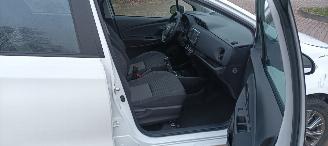 Toyota Yaris 1.5 Benzine 112pk Airconditioning Stoelverwarming Lichtautomaat Multi color Display met Achteruitrijcamera picture 20