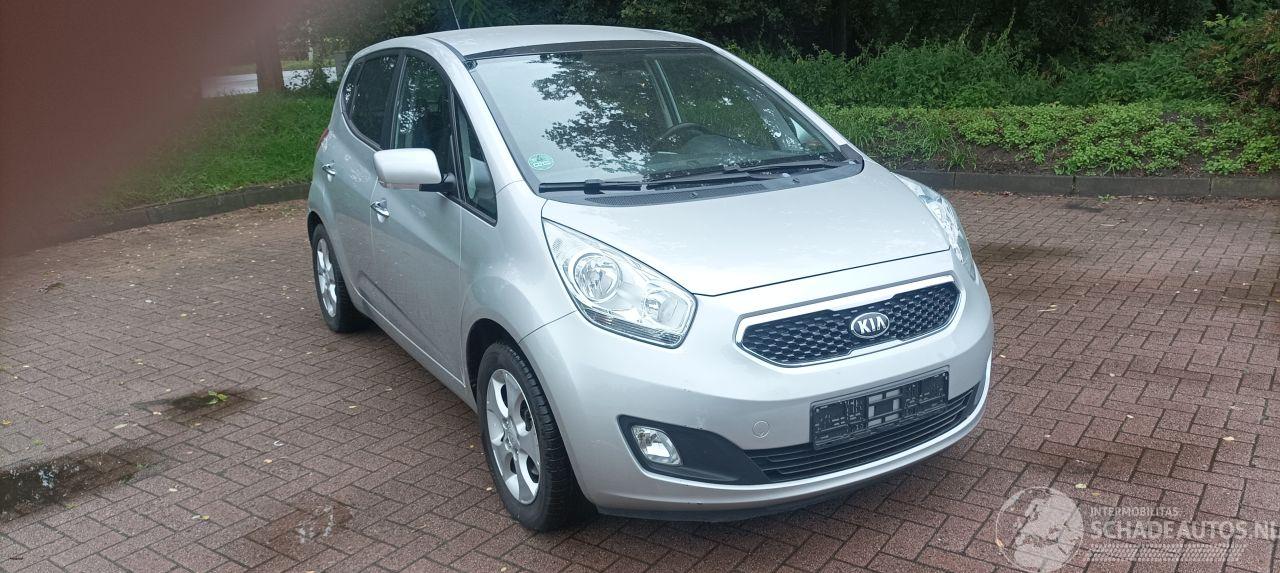 Kia Venga Dream-Team 1.6 Benzine Automaat Keyless entry Climatecontrol Stoelverwarming Lichtautomaat Privacyglas Parkeersensoren achter Trekhaak Mistlampen 16-inch Lichtmetalen velgen