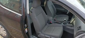 Volkswagen Golf Tour Edition 1.4 Benzine Climatecontrol CruiseControl Leren-Stuurwiel armsteun elek-ramen elektrische Spiegel met verwarming Centrale vergrendeling met afstandsbediening mistlampen Parkeersensoren achter afneembare trekhaak Metallic picture 14