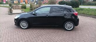  Kia Rio 1.4-16v Automatik Climatecontrol Navi Stoelverwarming Lichtautomaat Privacyglas Achteruitrijcamera Mistlampen 16-inch Kia velgen 2019/11