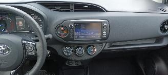Toyota Yaris Facelift 1.5-VVT-i 111pk 6-bak Airconditioning stoelverwarming Multicolor Touchscreen Display Achteruitrijcamera Lichtautomaat Drivelane assistent leren multistuurwiel mistlampen 15 inch Toyota velgen picture 22