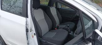 Toyota Yaris Facelift 1.5-VVT-i 111pk 6-bak Airconditioning stoelverwarming Multicolor Touchscreen Display Achteruitrijcamera Lichtautomaat Drivelane assistent leren multistuurwiel mistlampen 15 inch Toyota velgen picture 29