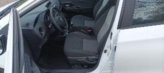Toyota Yaris Facelift 1.5-VVT-i 111pk 6-bak Airconditioning stoelverwarming Multicolor Touchscreen Display Achteruitrijcamera Lichtautomaat Drivelane assistent leren multistuurwiel mistlampen 15 inch Toyota velgen picture 16