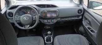 Toyota Yaris Facelift 1.5-VVT-i 111pk 6-bak Airconditioning stoelverwarming Multicolor Touchscreen Display Achteruitrijcamera Lichtautomaat Drivelane assistent leren multistuurwiel mistlampen 15 inch Toyota velgen picture 20