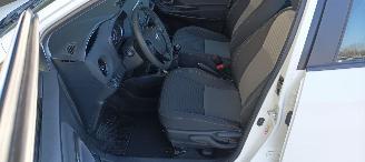 Toyota Yaris Bj: 10-2017 1.5-vvt-i Airconditioning stoelverwarming Multicolor display Regensensor Lichtautomaat Drivelane assistent elektrische ramen Elektrische-spiegels met verwarming Achteruitrijcamera Mistlampen 15inch velgen picture 14