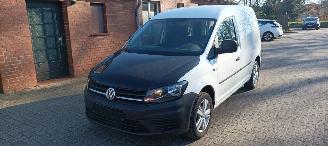 krockskadad bil auto Volkswagen Caddy Bj: 2-2016 2.0TDI euro6 Airconditioning Elektrische ramen Elektrische-spiegels met verwarming Centrale vergrendeling met afstandsbediening Start-Stop systeem 16-inch Velgen 2016/2
