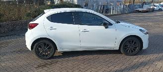 Mazda 2 Bj: 12-2023 1.5 Automatik Climatecontrol CruiseControl Stoelverwarming Lichtautomaat Privacyglas Stuurwiel met verwarming Achteruitrijcamera parkeersensoren Apple CarPlay MirrorLink Led verlichting Dab-audio picture 2