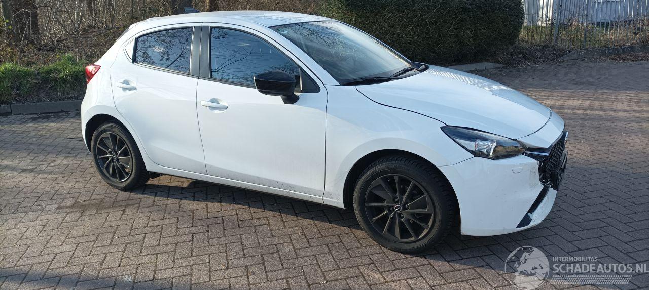 Mazda 2 Bj: 12-2023 1.5 Automatik Climatecontrol CruiseControl Stoelverwarming Lichtautomaat Privacyglas Stuurwiel met verwarming Achteruitrijcamera parkeersensoren Apple CarPlay MirrorLink Led verlichting Dab-audio