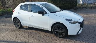 skadebil auto Mazda 2 Bj: 12-2023 1.5 Automatik Climatecontrol CruiseControl Stoelverwarming Lichtautomaat Privacyglas Stuurwiel met verwarming Achteruitrijcamera parkeersensoren Apple CarPlay MirrorLink Led verlichting Dab-audio 2023/12