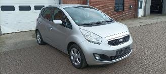 begagnad bil auto Kia Venga Bj: 8-2013 1.6 Automatik Climatecontrol Keyless-entry Stoelverwarming Lichtautomaat Privacyglas leren stuurwiel armsteun voor en achter Trekhaak Parkeersensoren mistlampen 16 inch velgen 2013/8