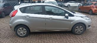 Ford Fiesta Bj: 6-2016 1.5 TDCI euro-6 Airconditioning stoelverwarming Led verlichting Elektrische ramen Elektrische-spiegels automatisch inklapbare buitenspiegels Parkeersensoren voor & Achter picture 3