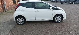 Toyota Aygo Facelift X-Play 1.0-VVT-i Airconditioning Led-Dagrijverlichting Led-Achterlichten Elektrische ramen Elektrische-spiegels centrale deurvergrendeling met afstandsbediening picture 8