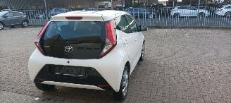 Toyota Aygo X-Play 1.0-VVT-i 72pk Airconditioning Led-Koplampen Led-Achterlichten Elektrische ramen Elektrische-spiegels met verwarming Centrale vergrendeling met afstandsbediening Abs Esp Leren Stuurwiel picture 4