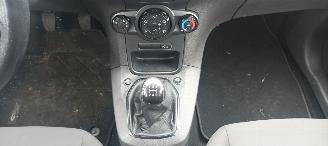 Ford Fiesta 1.5-TDCI Airconditioning stoelverwarming Led verlichting Parkeersensoren voor & achter Leren Stuurwiel Radio usb Elektrische ramen Elektrische-spiegels met verwarming inklapbare buitenspiegels picture 17