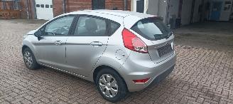 Ford Fiesta 1.5-TDCI Airconditioning stoelverwarming Led verlichting Parkeersensoren voor & achter Leren Stuurwiel Radio usb Elektrische ramen Elektrische-spiegels met verwarming inklapbare buitenspiegels picture 4