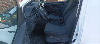 Volkswagen Caddy facelift 2.0-TDI Airconditioning Elektrische ramen Elektrische-spiegels met verwarming Centrale vergrendeling met afstandsbediening Start-Stop systeem achteruitkijk spiegel Tussenwand met glas abs esp Start-Stop systeem 16-inch Vw velgen picture 16