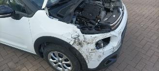 Citroën C3 Shine Bj:10-2018 1.5-HDI 102pk Euro-6  Climatecontrol 1e Eigenaar CruiseControl Stoelverwarming Lichtautomaat Regensensor Drivelane assistent Automatisch dimmende binnenspiegel 4xElektrische ramen Elektrische-spiegels met parkeerstand Parkeersensoren acht picture 13