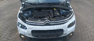 Citroën C3 Shine Bj:10-2018 1.5-HDI 102pk Euro-6  Climatecontrol 1e Eigenaar CruiseControl Stoelverwarming Lichtautomaat Regensensor Drivelane assistent Automatisch dimmende binnenspiegel 4xElektrische ramen Elektrische-spiegels met parkeerstand Parkeersensoren acht picture 12