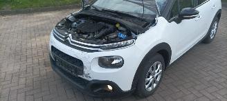 Citroën C3 Shine Bj:10-2018 1.5-HDI 102pk Euro-6  Climatecontrol 1e Eigenaar CruiseControl Stoelverwarming Lichtautomaat Regensensor Drivelane assistent Automatisch dimmende binnenspiegel 4xElektrische ramen Elektrische-spiegels met parkeerstand Parkeersensoren acht picture 14