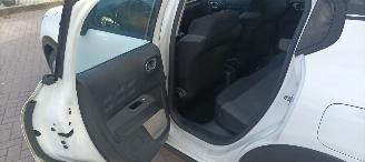 Citroën C3 Shine Bj:10-2018 1.5-HDI 102pk Euro-6  Climatecontrol 1e Eigenaar CruiseControl Stoelverwarming Lichtautomaat Regensensor Drivelane assistent Automatisch dimmende binnenspiegel 4xElektrische ramen Elektrische-spiegels met parkeerstand Parkeersensoren acht picture 18