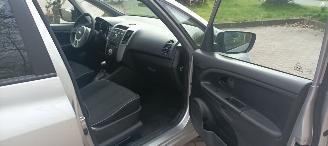 Kia Venga Bj: 08-2013 1.6 Automaat Stoelverwarming Climatecontrol Lichtautomaat Privacyglas Keyless-entry 4xElektrische ramen Elektrische-spiegels met parkeerstand Parkeersensoren achter Trekhaak Mistlampen 16-inch Kia velgen picture 16