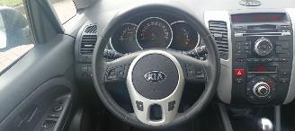 Kia Venga Bj: 08-2013 1.6 Automaat Stoelverwarming Climatecontrol Lichtautomaat Privacyglas Keyless-entry 4xElektrische ramen Elektrische-spiegels met parkeerstand Parkeersensoren achter Trekhaak Mistlampen 16-inch Kia velgen picture 14