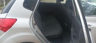 Kia Venga Bj: 08-2013 1.6 Automaat Stoelverwarming Climatecontrol Lichtautomaat Privacyglas Keyless-entry 4xElektrische ramen Elektrische-spiegels met parkeerstand Parkeersensoren achter Trekhaak Mistlampen 16-inch Kia velgen picture 19