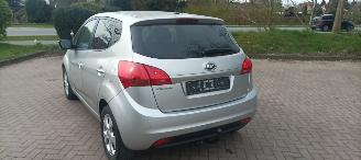 Kia Venga Bj: 08-2013 1.6 Automaat Stoelverwarming Climatecontrol Lichtautomaat Privacyglas Keyless-entry 4xElektrische ramen Elektrische-spiegels met parkeerstand Parkeersensoren achter Trekhaak Mistlampen 16-inch Kia velgen picture 4