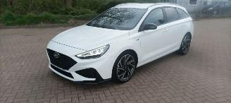 damaged passenger cars Hyundai I-30 N-line 1.5-Turbo MHEV 160pk Full-Led Navi Digitale cockpit Climatecontrol CruiseControl Stoelverwarming stuurwiel met verwarming Achteruitrijcamera Lichtautomaat Regensensor Drivelane assistent Led achterlichten 2022/9