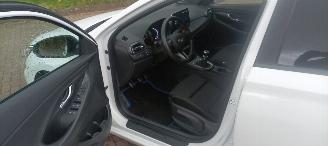 Hyundai I-30 N-line 1.5-Turbo MHEV 160pk Full-Led Navi Digitale cockpit Climatecontrol CruiseControl Stoelverwarming stuurwiel met verwarming Achteruitrijcamera Lichtautomaat Regensensor Drivelane assistent Led achterlichten picture 17