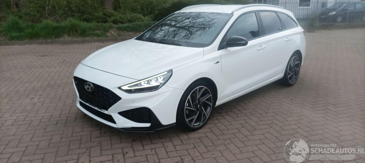 Hyundai I-30 N-line 1.5-Turbo MHEV 160pk Full-Led Navi Digitale cockpit Climatecontrol CruiseControl Stoelverwarming stuurwiel met verwarming Achteruitrijcamera Lichtautomaat Regensensor Drivelane assistent Led achterlichten