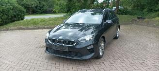 Vaurioauto  passenger cars Kia Ceed 1.6-CRDI 136pk Ceed Sportswagon Spirit Navi JBL-sound systeem Camera Leder Sportstoelen Memory Full-Led koplampen Led achterlichten Elektrische achterklep Keyless-entry Climatecontrol CruiseControl 4xStoelverwarming Blindspot Automatisch inparkeren chrome 2018/9