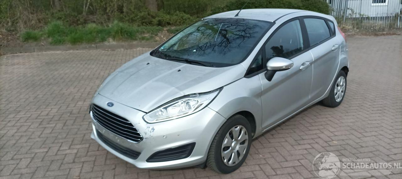 Ford Fiesta 1.5-TDCI airco Stoelverwarming leren stuurwiel led verlichting elektrische inklapbare buitenspiegels met verwarming Centrale vergrendeling met afstandsbediening Parkeersensoren voor en achter