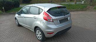 Ford Fiesta 1.5-TDCI airco Stoelverwarming leren stuurwiel led verlichting elektrische inklapbare buitenspiegels met verwarming Centrale vergrendeling met afstandsbediening Parkeersensoren voor en achter picture 5