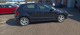 Volkswagen Polo 1.4-TDI Euro-6 Climatecontrol Stoelverwarming Regensensor leren stuurwiel mistlampen Elektrische ramen Elektrische-spiegels met verwarming Centrale vergrendeling met afstandsbediening Start-Stop systeem 15-inch velgen picture 2